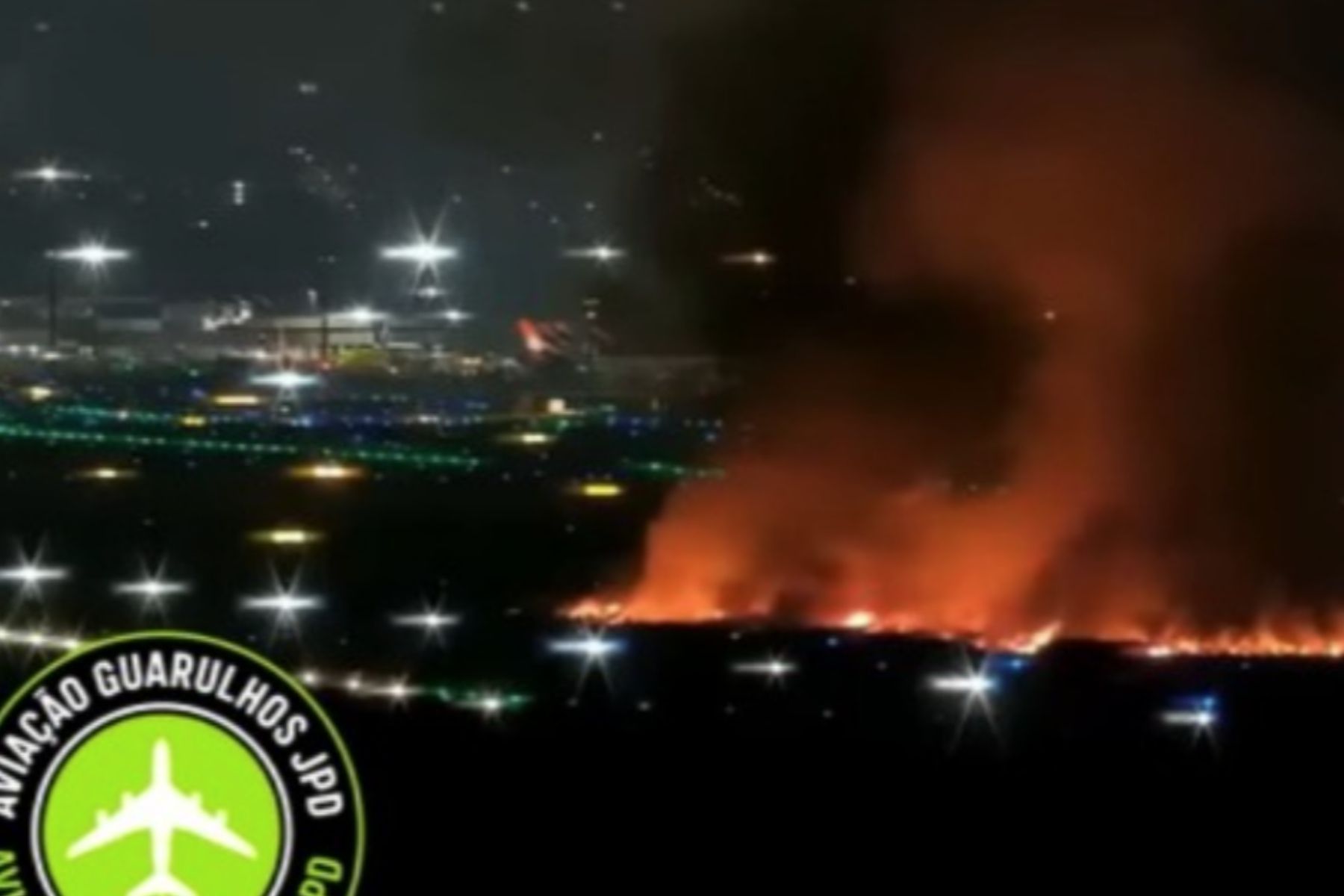 Passageiros falam sobre atraso durante explosão de motor de avião: 'Hoje não sai mais'