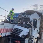 Batida entre carreta e caminhão deixa um morto na BR-040, em Sete Lagoas