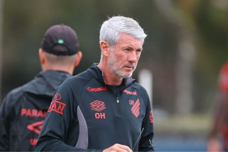 Odair em treino do Athletico-PR