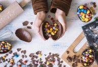 Páscoa mais cara impulsiona produção caseira de ovos de chocolate