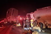 Grávida morre em acidente envolvendo quatro carretas na BR-365, em MG
