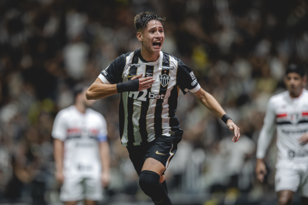 Ivan Román comemora gol pelo Atlético contra o São Paulo