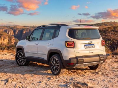 Jeep Renegade Sahara MHEV 2027 • Divulgação