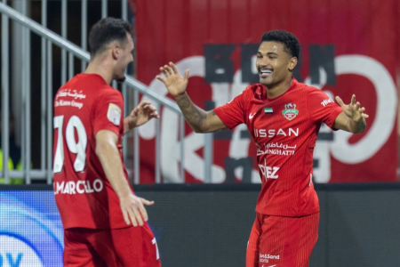 João Marcelo, que pertence ao Atlético, comemora gol pelo Shabab Al Ahli