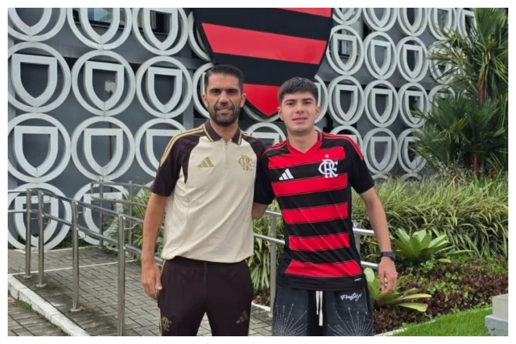 Jovem goleiro do Flamengo terá chance com Carlo Ancelotti na Seleção