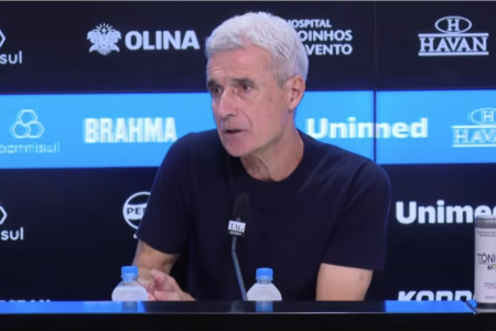 Luís Castro, técnico do Grêmio, comenta fratura de Marlon