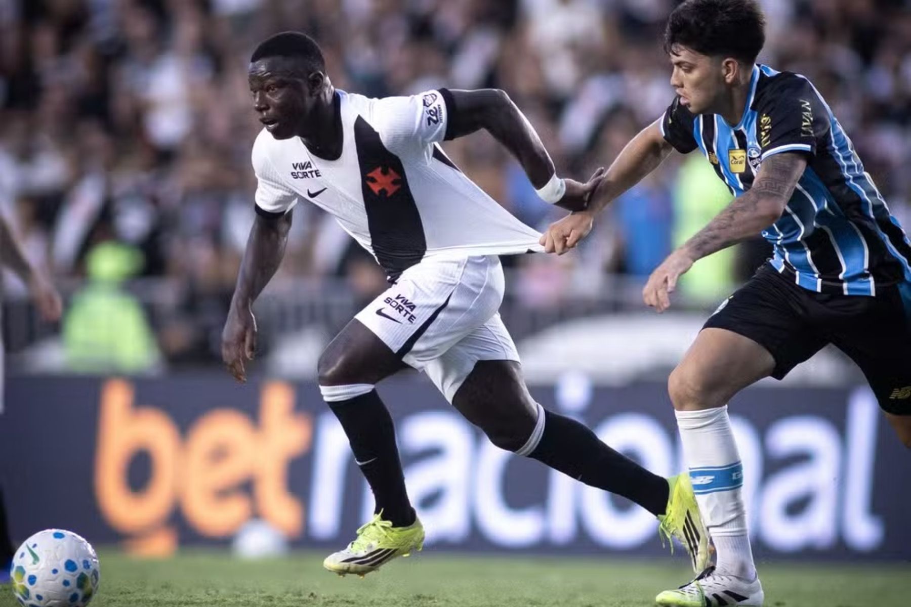 Com suspensão de Gómez, colombiano pode ganhar chance no Vasco