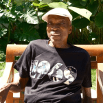 Milton Nascimento: cantor surge em passeio de carro com filho