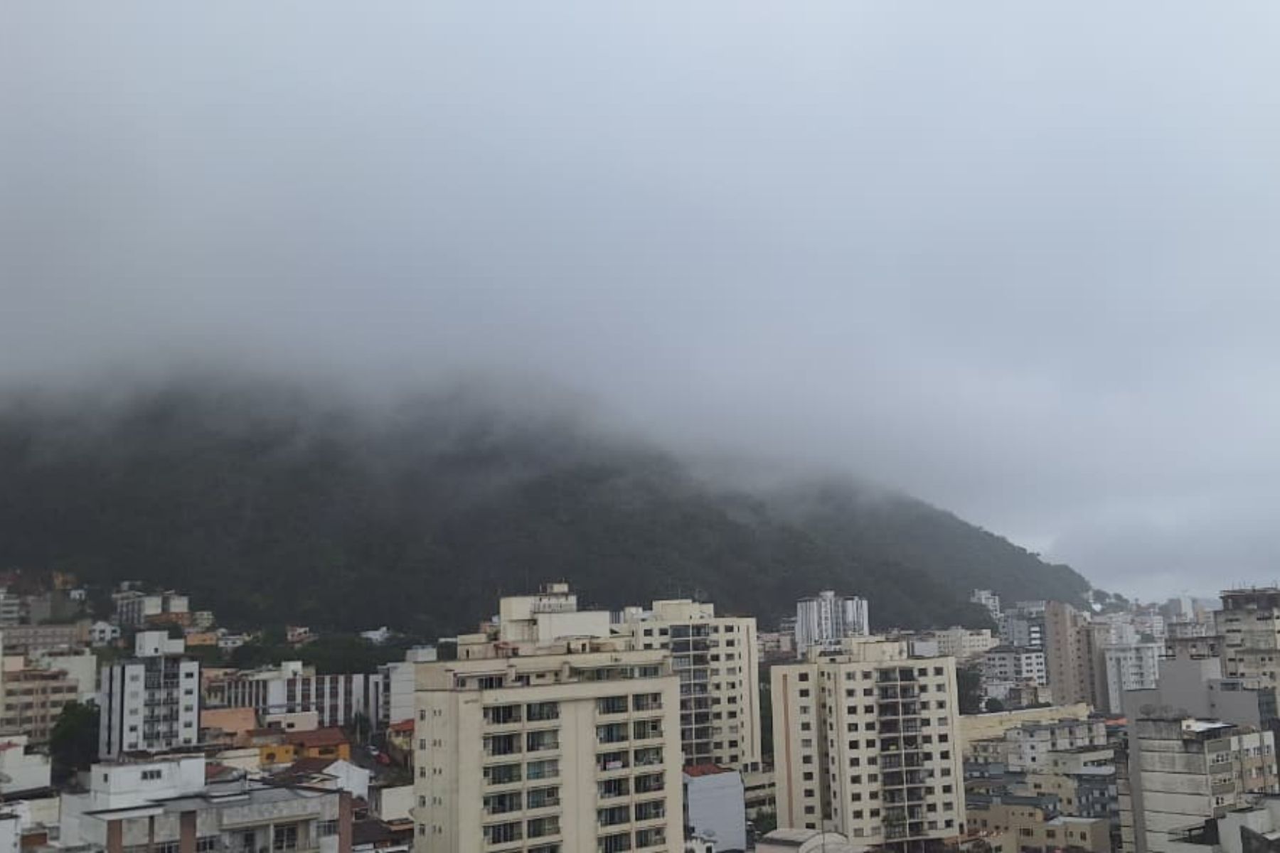 Outono começa com alerta de chuva intensa em Juiz de Fora e região