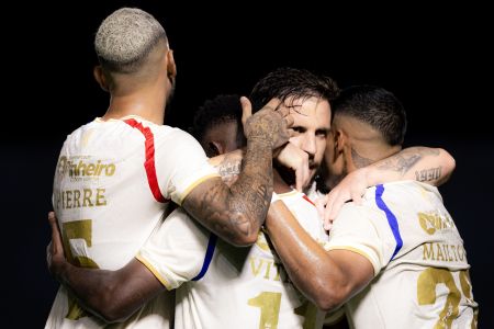 Jogadores do Fortaleza comemoram gol sobre o Nova Iguaçu