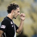 Meia do Vasco abre o jogo sobre clima com troca de Diniz por Renato