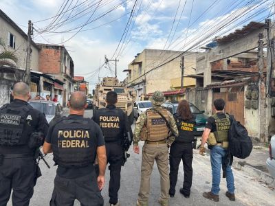 PF faz operação contra fraudes em benefícios e tráfico em São Gonçalo, RJ