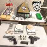 Dupla é presa com drogas, armas e carro clonado no Centro de Montes Claros