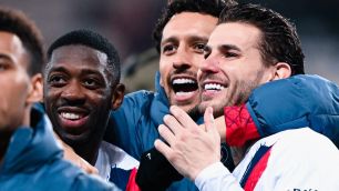 PSG goleia Nice fora de casa e segue na liderança do Campeonato Francês