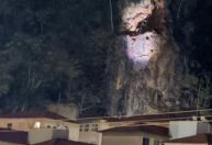 Queda de bloco rochoso preocupa moradores em condomínio em Juiz de Fora