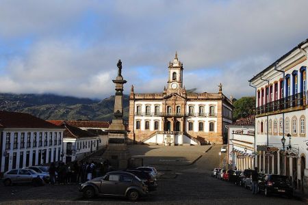 Praça Tiradentes em Ouro Preto • Leandro Neumann Ciuffo from Rio de Janeiro, Brazil, CC BY 2.0, via Wikimedia Commons