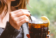 Refrigerante zero faz mal à saúde? Entenda os riscos e alternativas