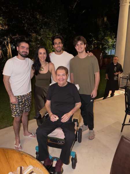Faustão apareceu em cadeira de rodas • Reprodução/Globoplay