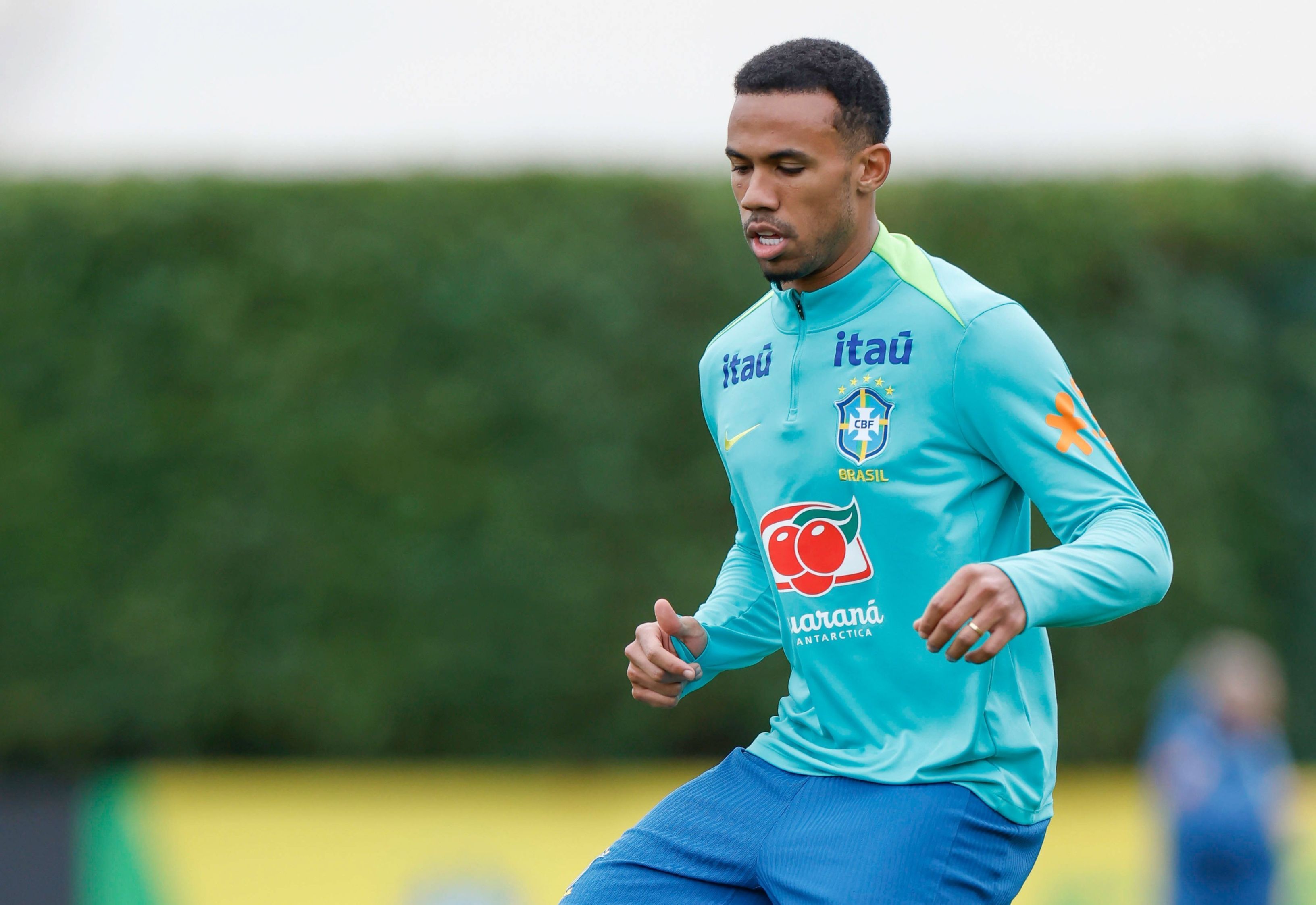 Zagueiro é cortado da Seleção Brasileira, e CBF toma decisão