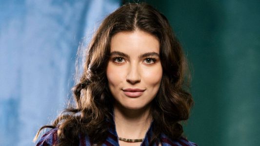 Lorena (Alanis Guillen)