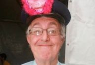 Roberto Marquis, humorista de A Praça é Nossa, morre aos 83 anos