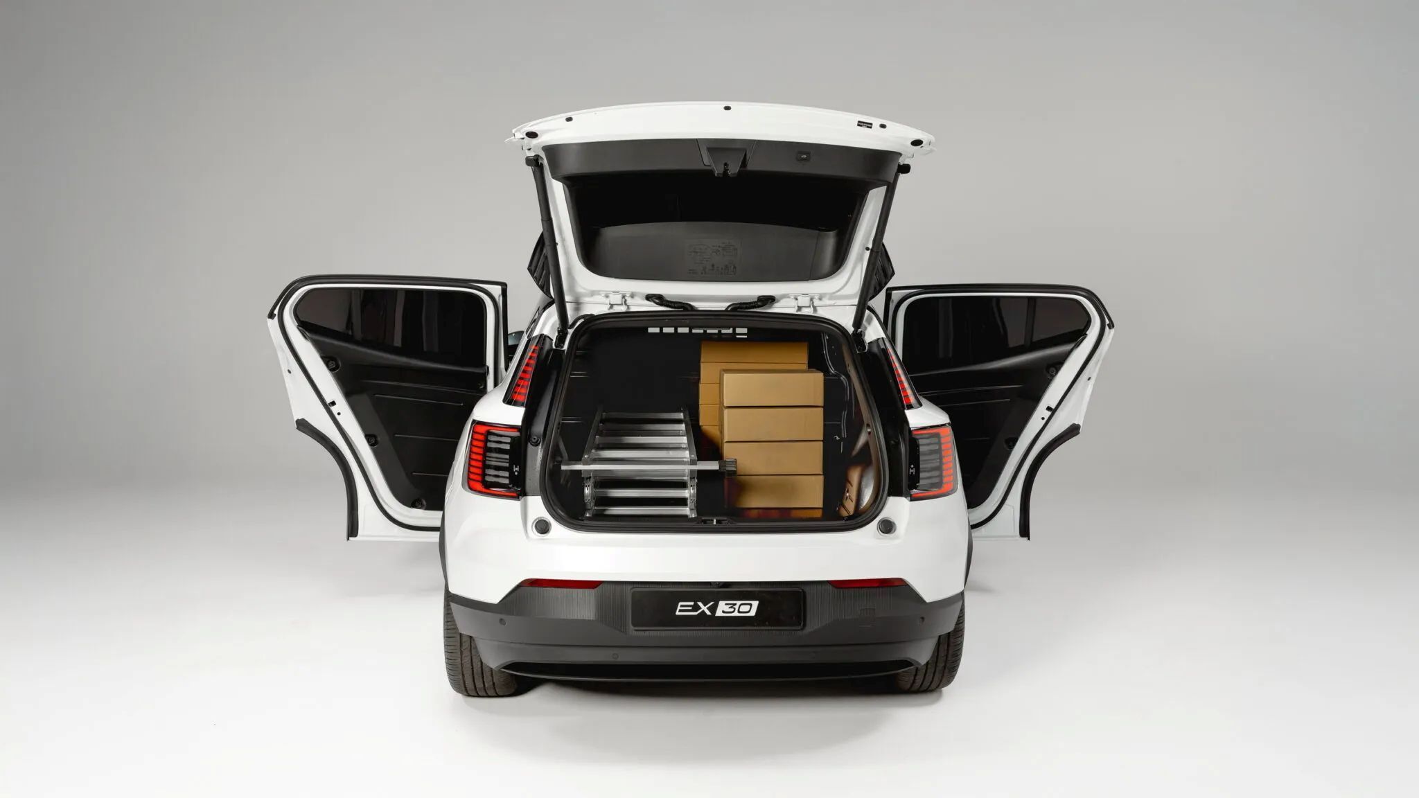 Volvo transforma EX30 em furgão de entregas com desempenho de esportivo