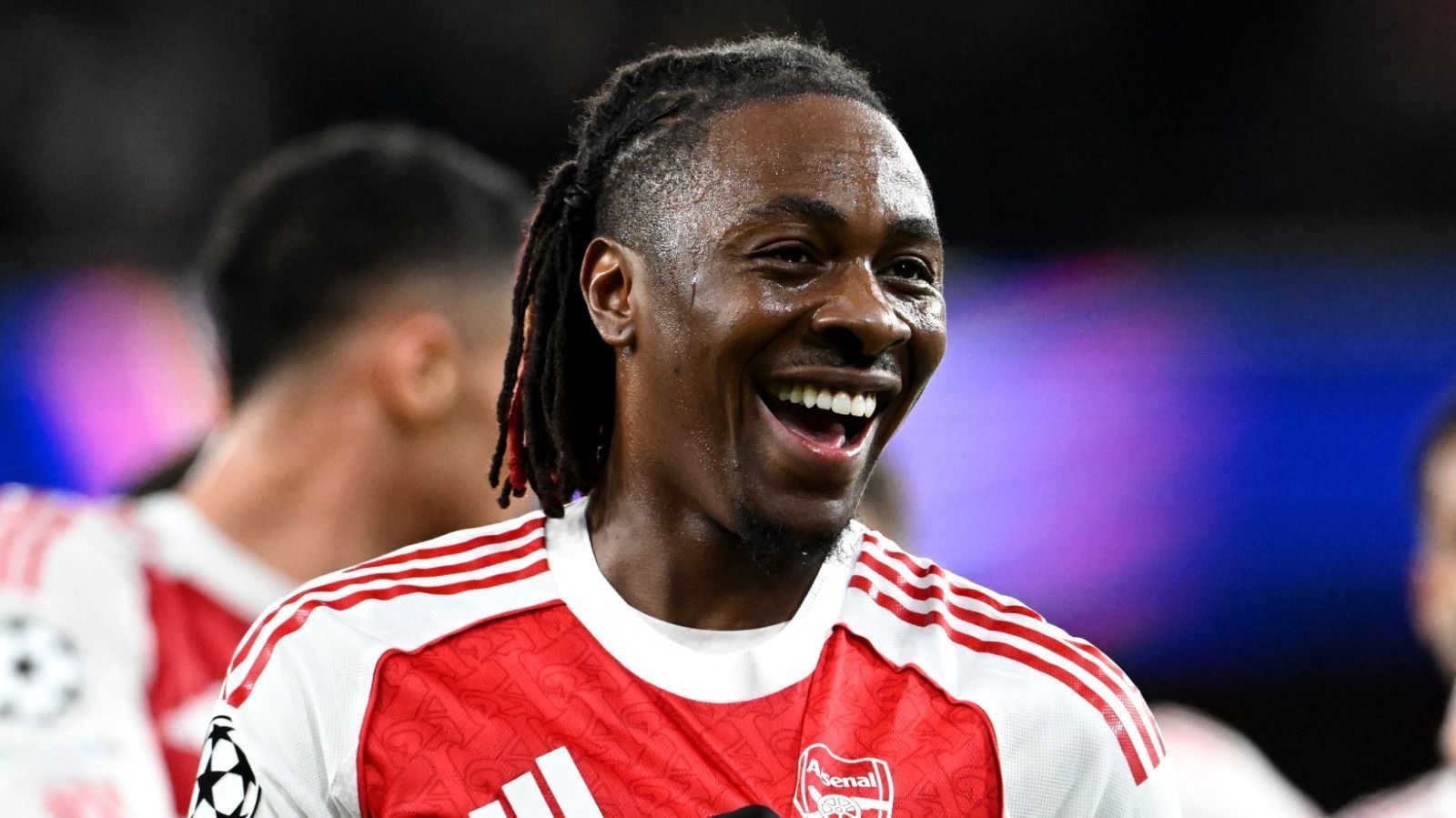 Arsenal domina Leverkusen, vence em Londres e vai às quartas da Champions