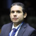 Motta freia avanço da escala 6x1 e pede debate maior na Câmara