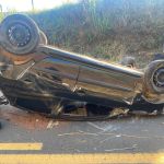 Duas pessoas ficam feridas após capotamento na MG-126 em Pequeri (MG)