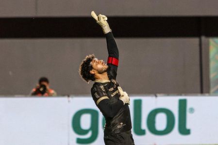 Goleiro Marcelo celebra classificação do Jacuipense na Copa do Brasil