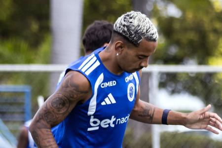 Matheus Pereira durante treino do Cruzeiro