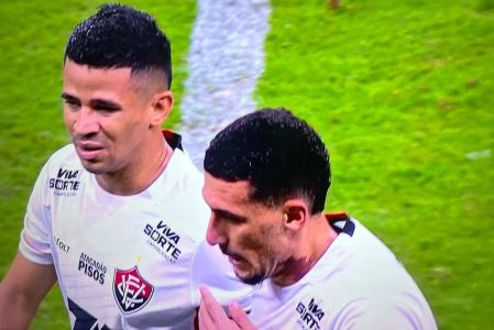 Jogadores do Vitória ficaram desesperado com a cena