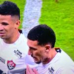 Vitória lamenta lesão de Marlon, do Grêmio: 'Estamos com você'