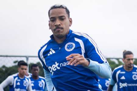 Matheus Pereira durante treino do Cruzeiro