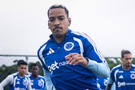 Matheus Pereira durante treino do Cruzeiro