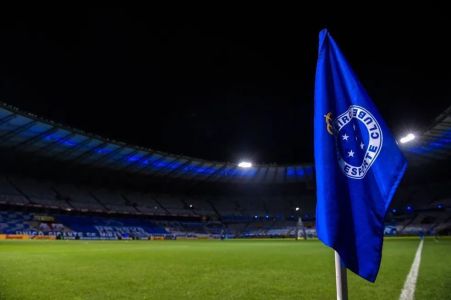 Bandeirinha de escanteio do Cruzeiro no Mineirão