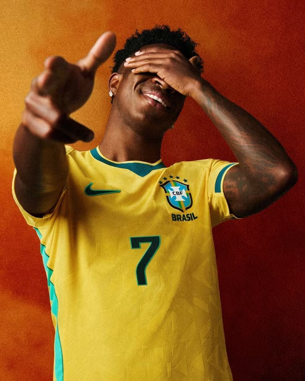 Nike lança camisa amarela da Seleção Brasileira para a Copa; veja fotos
