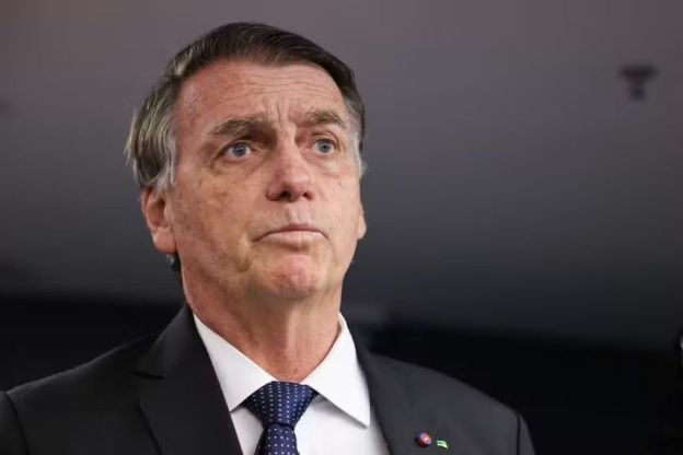 Bolsonaro pede autorização para entrada de cozinheira durante prisão domiciliar