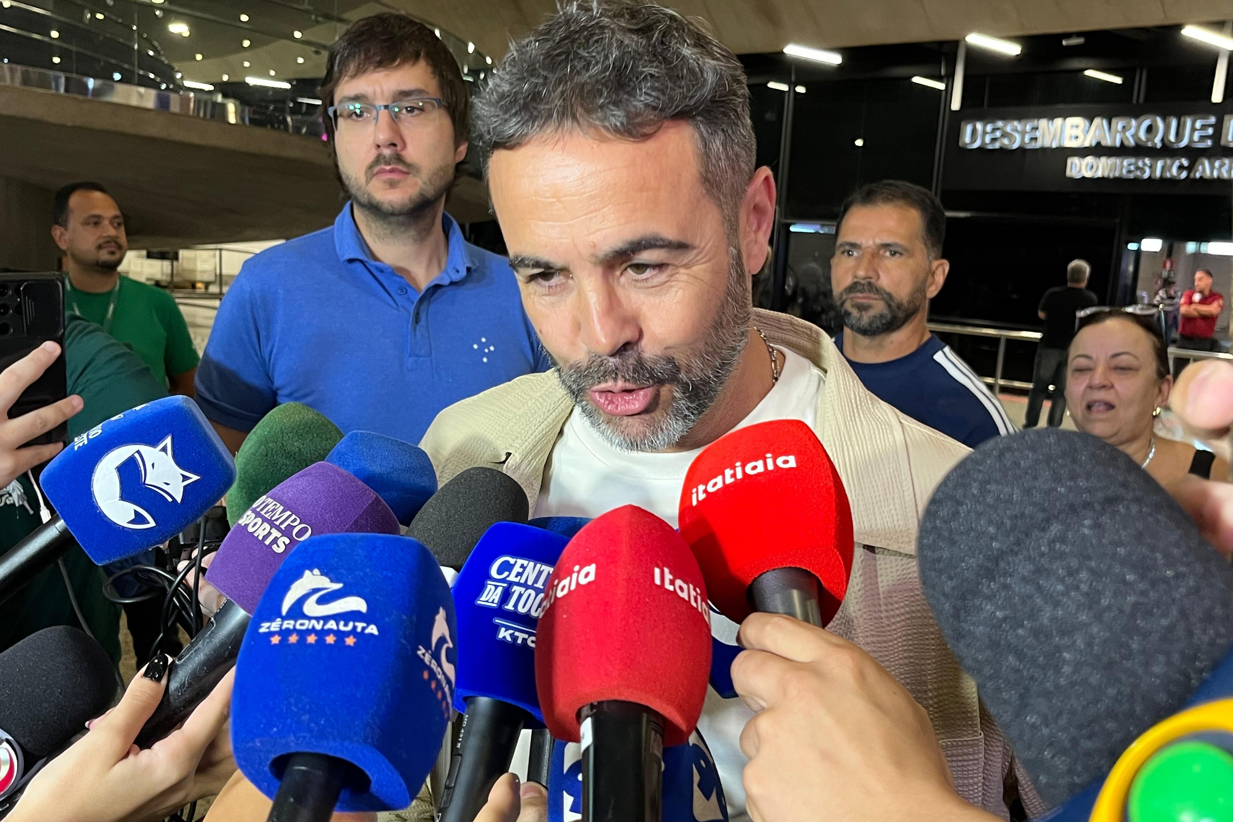 Artur Jorge desembarca em Belo Horizonte e inicia 'nova era' no Cruzeiro