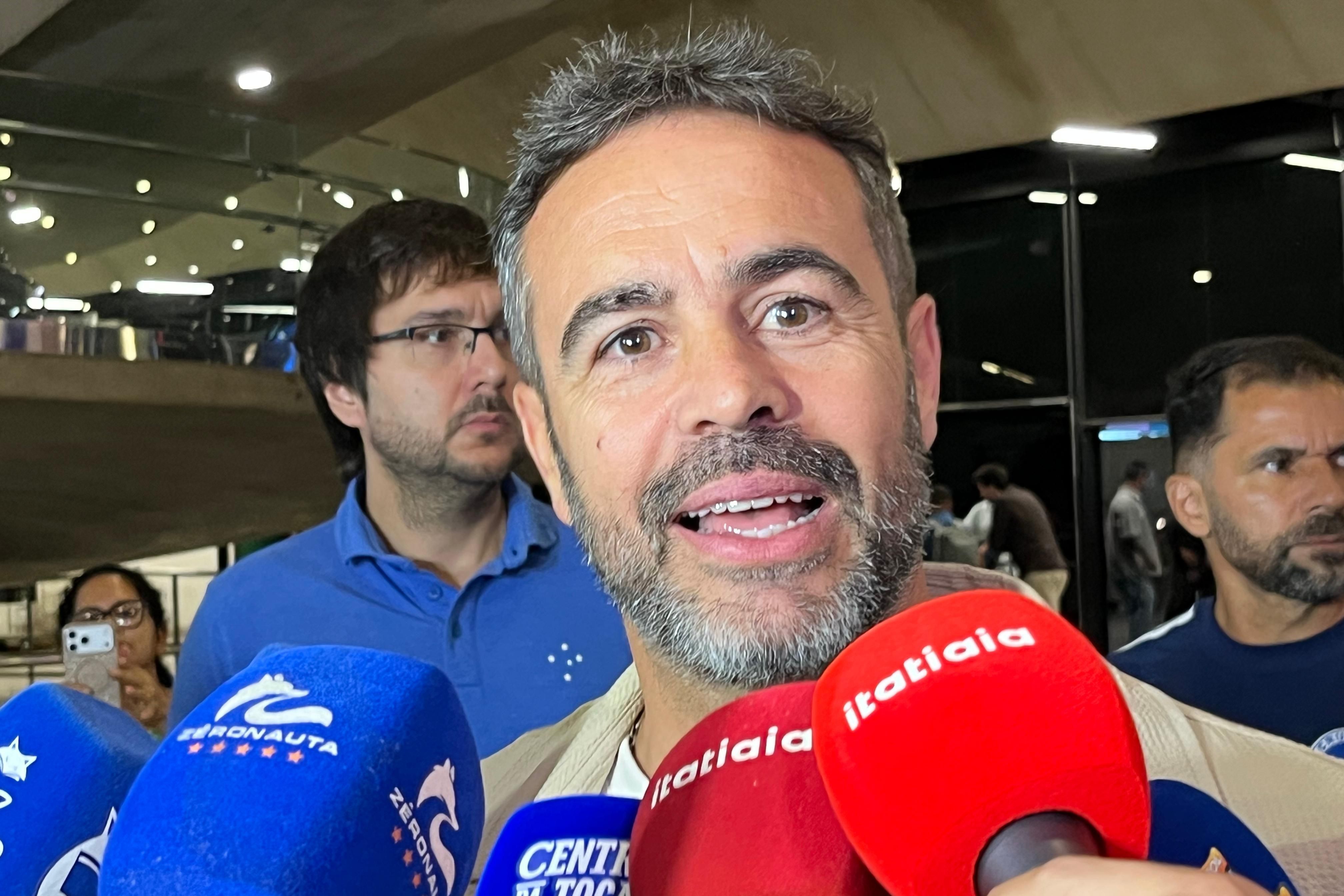 Artur Jorge é direto sobre elenco do Cruzeiro e faz pedido à torcida