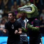 Lenda do futsal, Falcão bate pênalti 'ousado' e faz golaço na Kings League