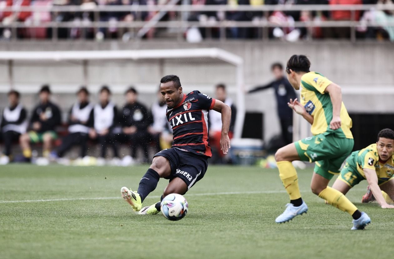 Cria do Cruzeiro, atacante marca golaço no Japão e impressiona