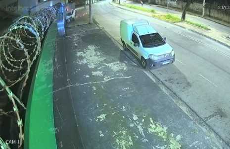 Acidente ocorreu na noite desta segunda-feira (23)