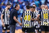 Volante busca reviravolta no Santos sob o comando de Cuca