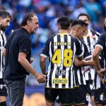 Volante busca reviravolta no Santos sob o comando de Cuca