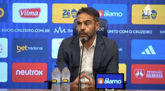 Artur Jorge durante coletiva de apresentação ao Cruzeiro