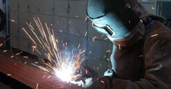 Indústria mineira recua em fevereiro e acumula quatro meses de queda