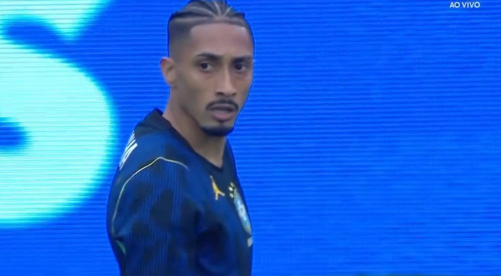 Saiba porque Raphinha não voltou para o segundo tempo em Brasil x França