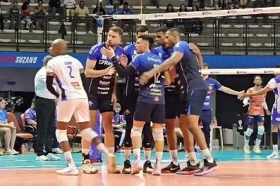 Suzano vence Monte Carmelo no tie-break pela última rodada da Superliga Masculina