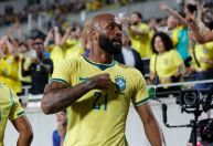 Igor Thiago reage a gesto de Endrick para marcar primeiro gol pela Seleção